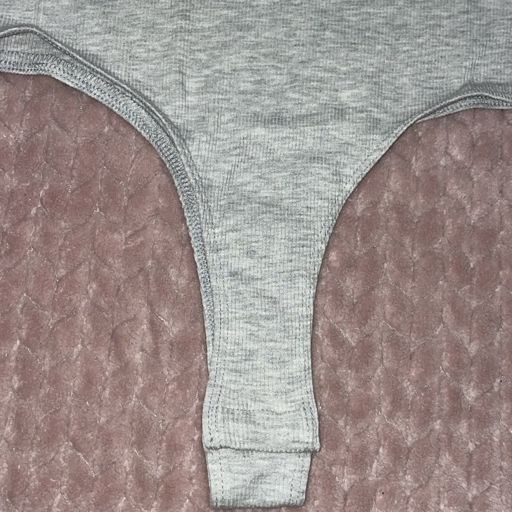 WeWoreWhat Womens Heather Gray Crew Neck Henley Bodysuit - Picture 5 of 6